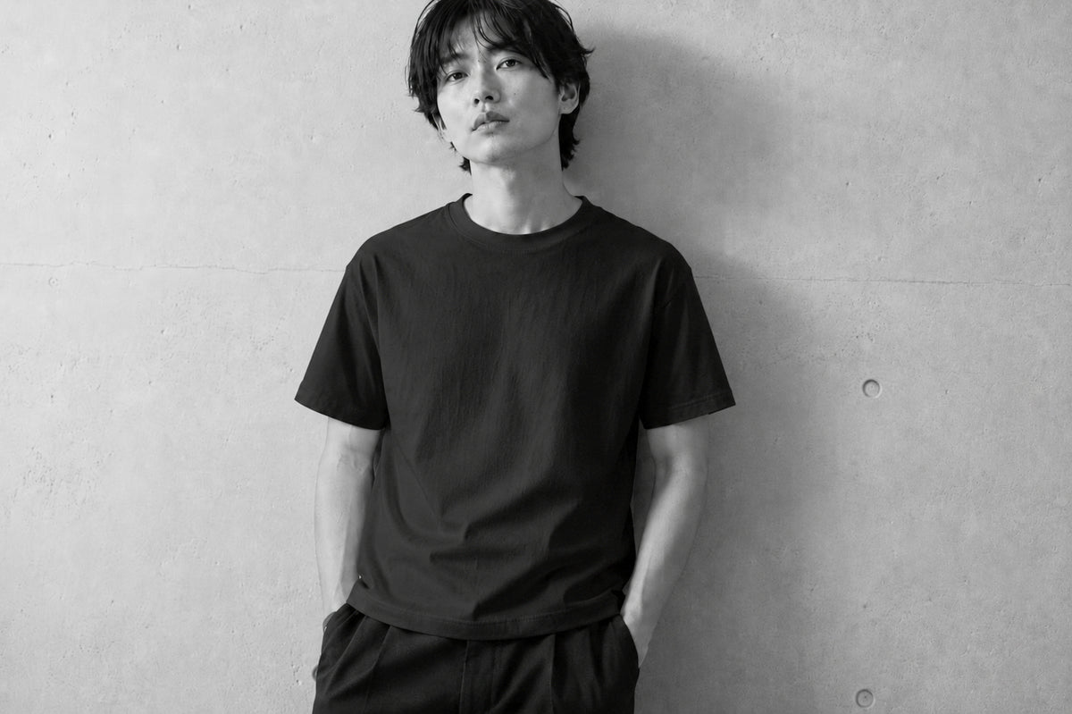Male model wearing the black JA-101